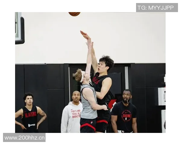 杨瀚森三节轻松出战21分钟高效拿下17分6板3助展现出色状态